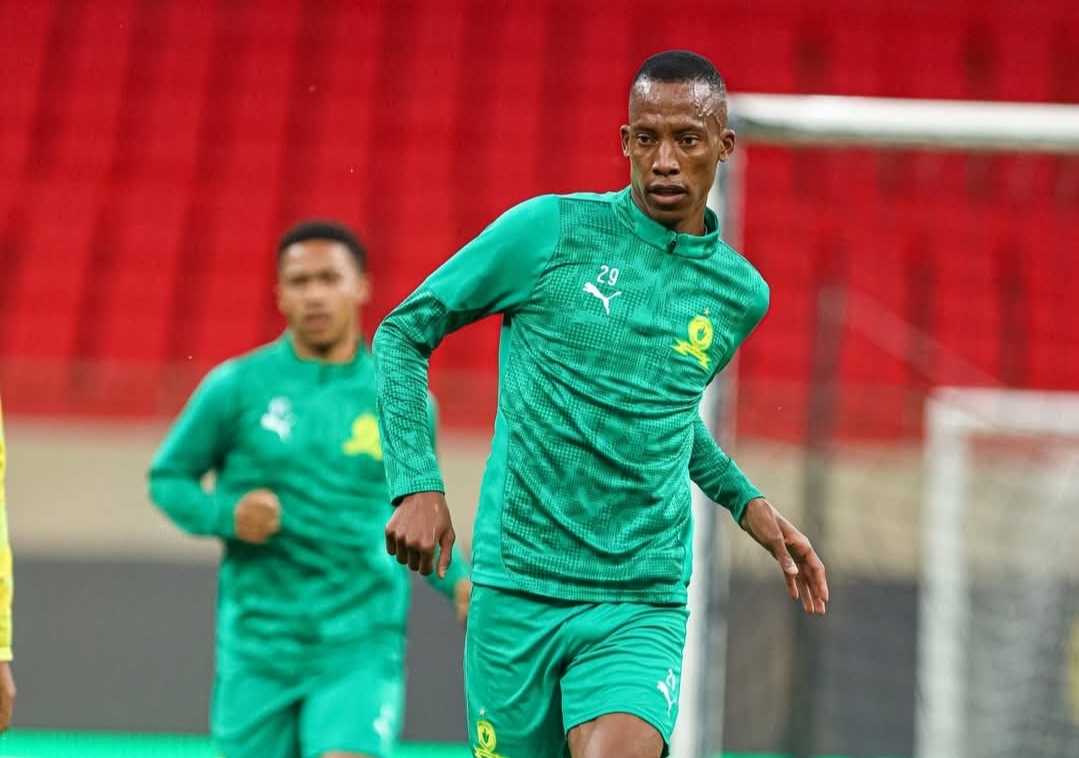 Divine Lunga Divine Lunga during Mamelodi Sundowns warm-up