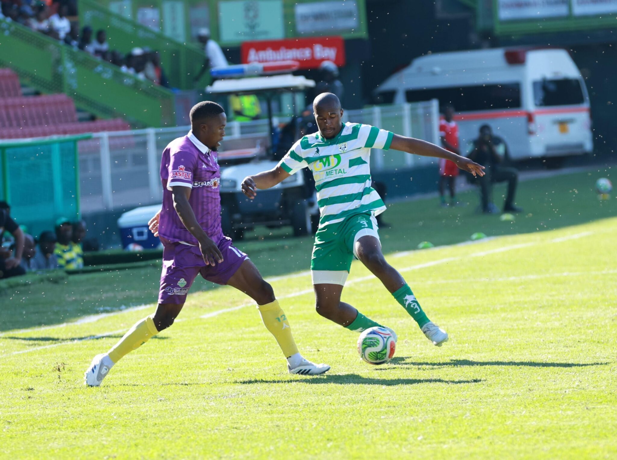 Hardrock FC's Sambulo Simelane against Ishmael Nyanhi of Simba Bhora at Chahwanda Stadium