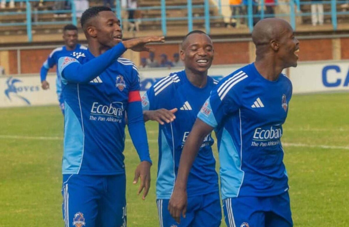 Walter Musona, Knowledge Musona ans Khama-Billiat celebrating a goal