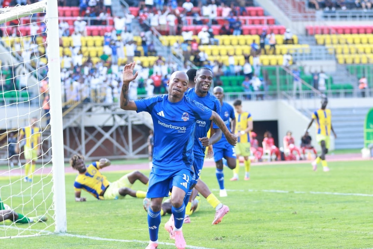 Khama Billiat celebrating his goal against Petro de Luanda