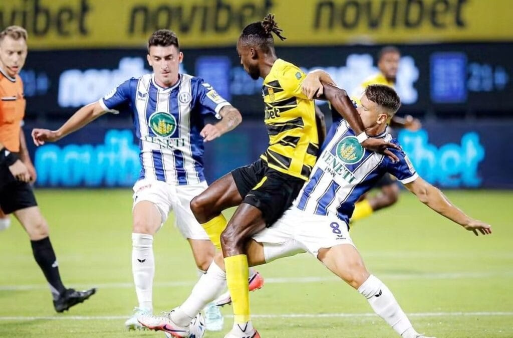 Warriors striker Tino Kadewere in action
